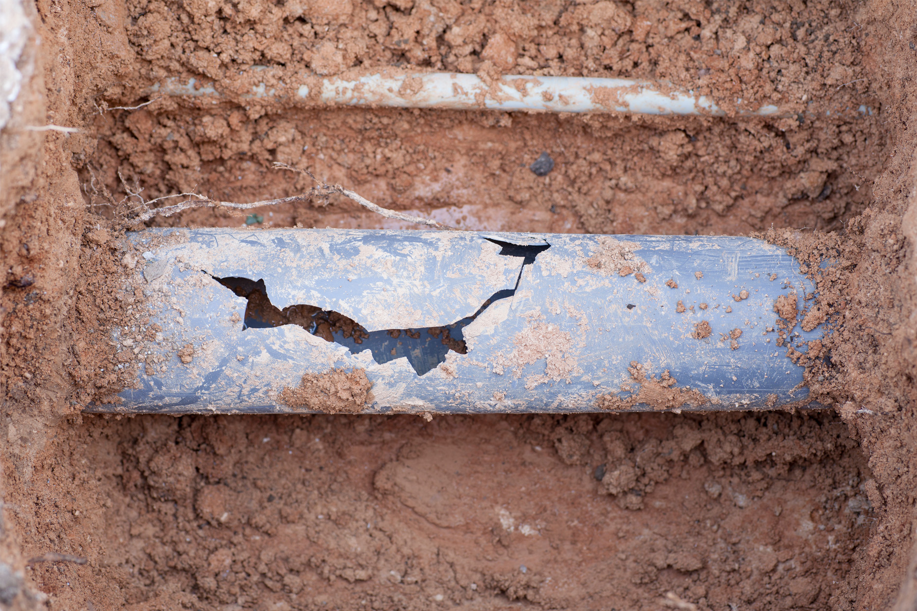 broken pipe cause of leak under pipe and in need of emergency service